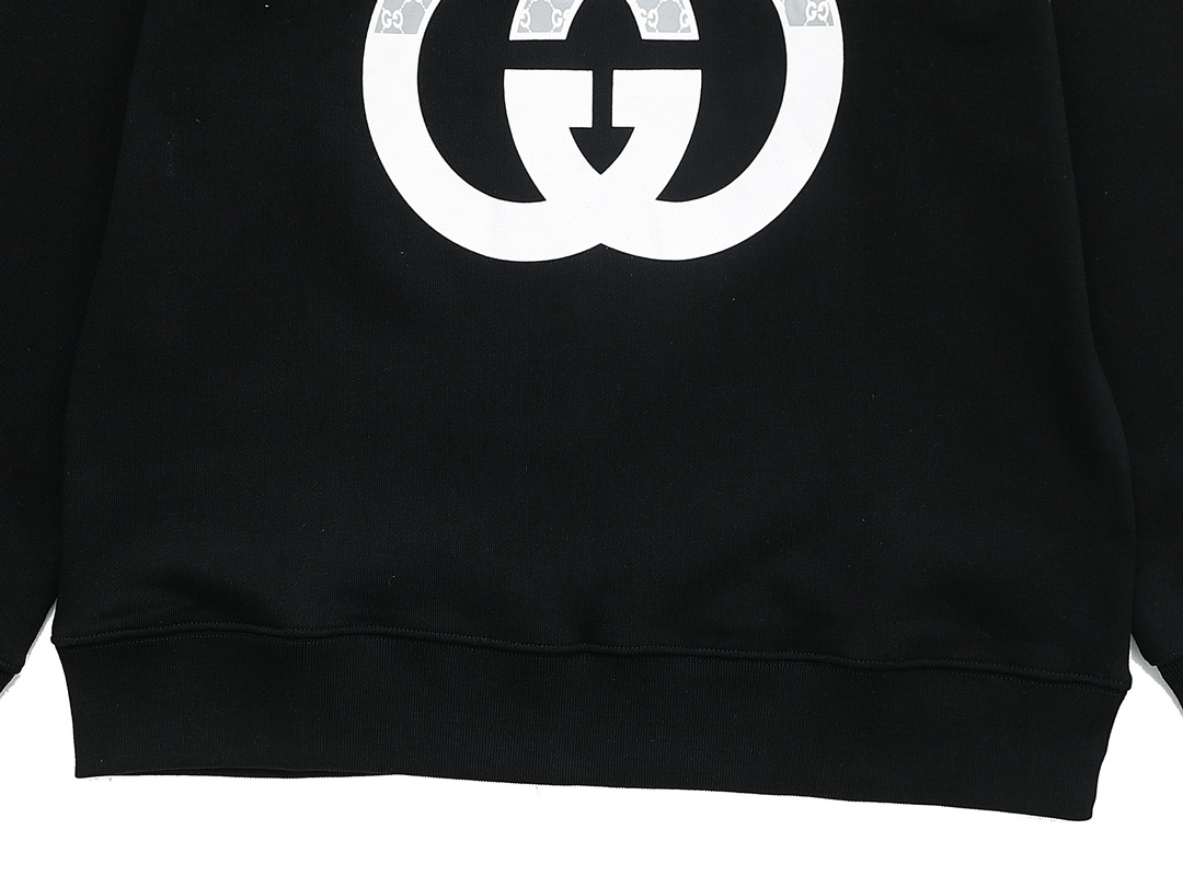 【GUCCI  公式旗艦店】グッチ 丸首の衛衣 スウェットご好評に付き再入荷 240811