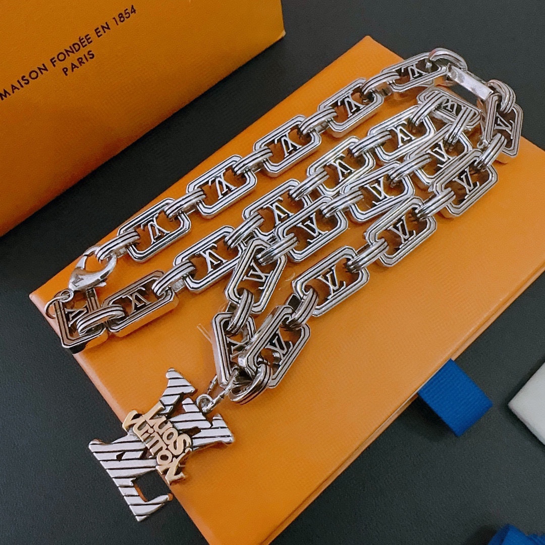 【LOUIS VUITTON】ネックレス、新しいネックレス万能シンプルファッションオーナメント 240813
