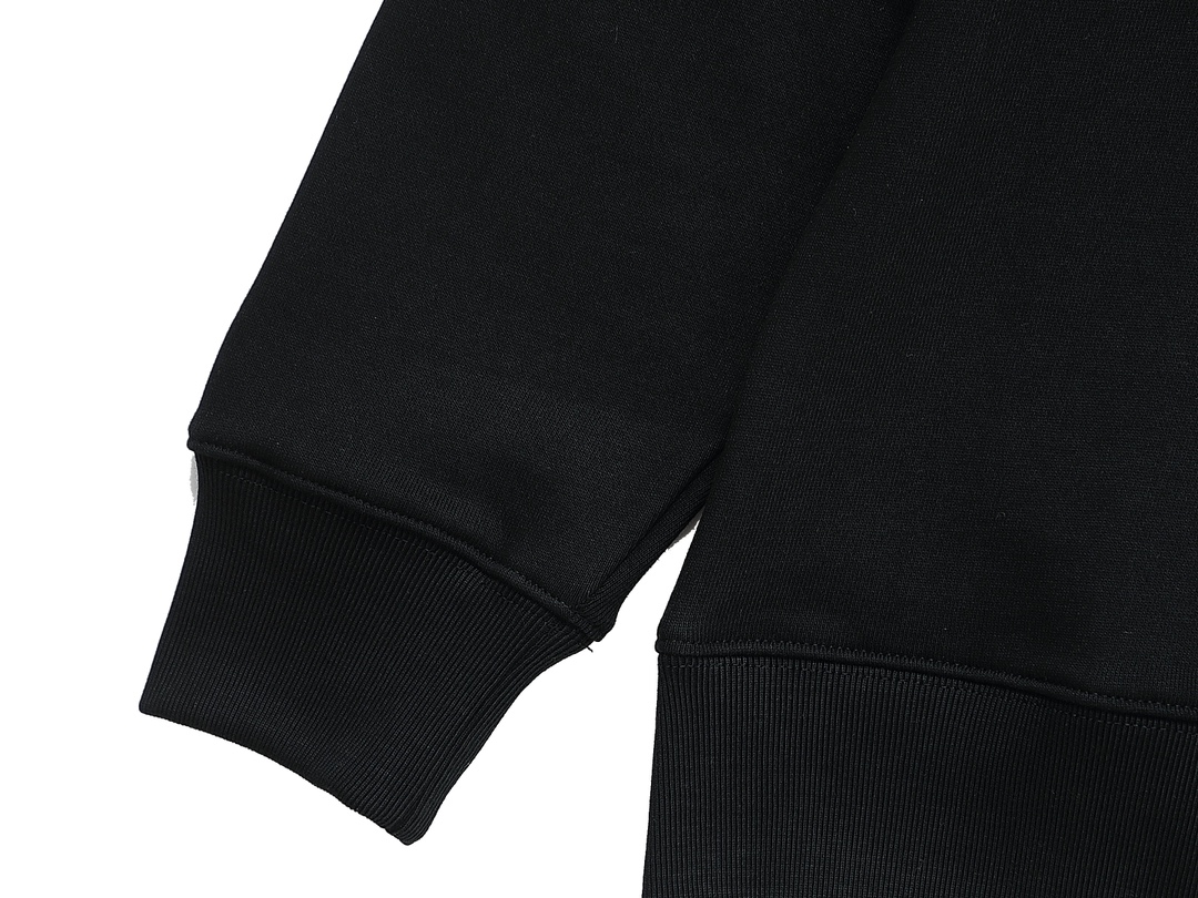 【GUCCI  公式旗艦店】グッチ 丸首の衛衣 スウェットご好評に付き再入荷 240811