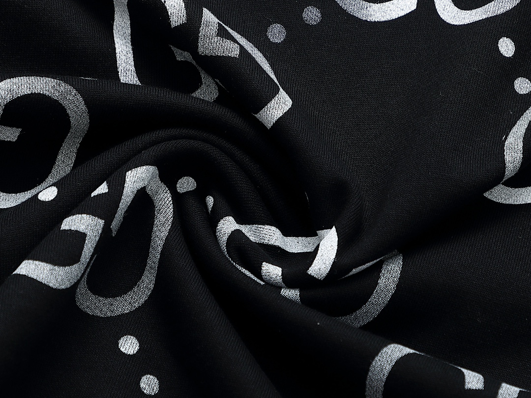 【GUCCI  公式旗艦店】グッチ 丸首の衛衣 スウェットご好評に付き再入荷 240811