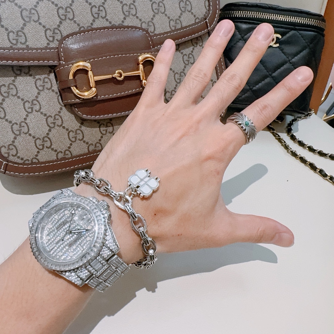 【BALENCIAGA】ブレスレット、ファッションシンプルなスタイル  240814