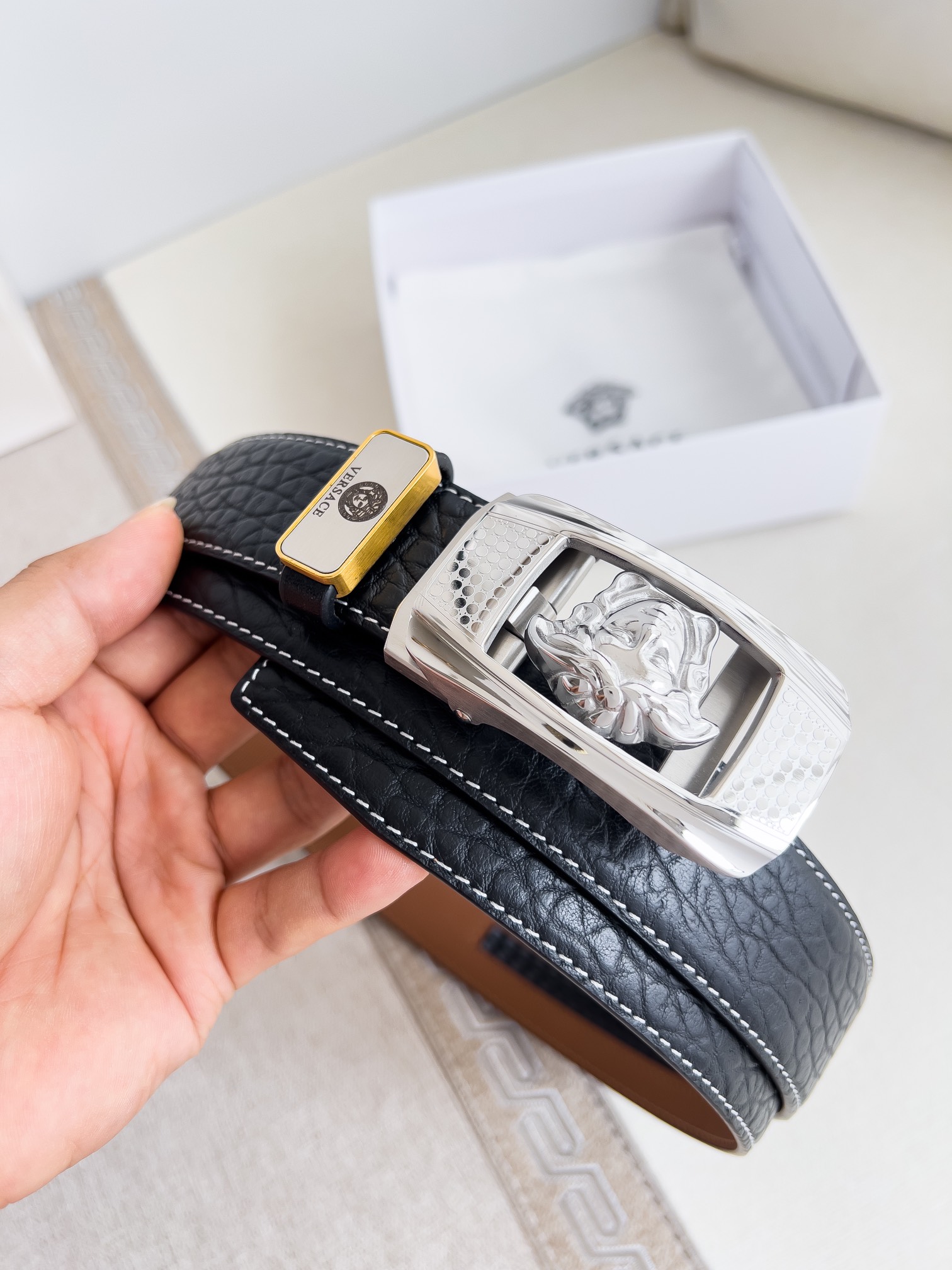 【VERSACE】(ヴェルサーチ) 3.5cmベルト メンズ 240903