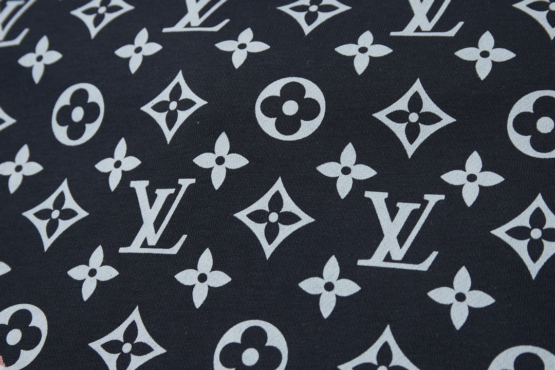 【LOUIS VUITTON  公式旗艦店】ルイヴィトン 丸首の衛衣 スウェット ご好評に付き再入荷  240902