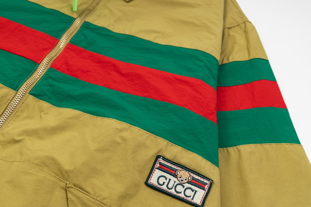 【GUCCI  公式旗艦店】グッチ  ジャケット着 好評に付き再入荷 240826