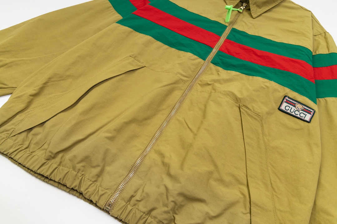 【GUCCI  公式旗艦店】グッチ  ジャケット着 好評に付き再入荷 240826