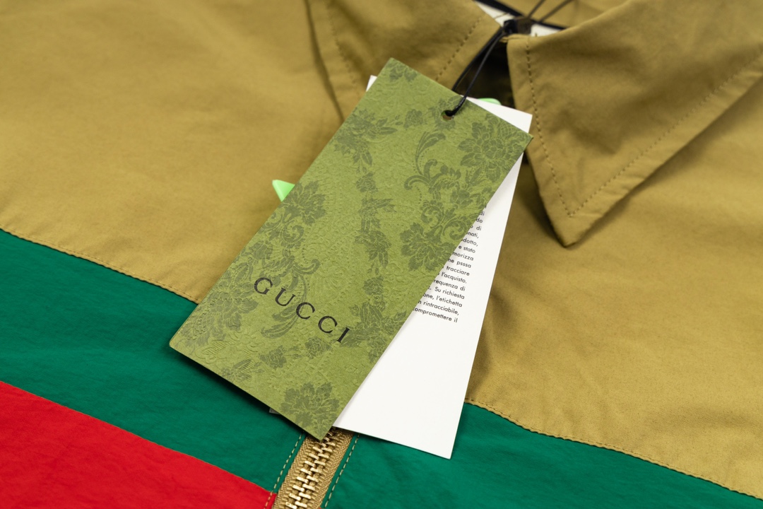 【GUCCI  公式旗艦店】グッチ  ジャケット着 好評に付き再入荷 240826