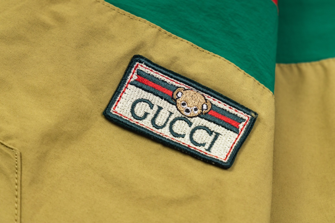 【GUCCI  公式旗艦店】グッチ  ジャケット着 好評に付き再入荷 240826