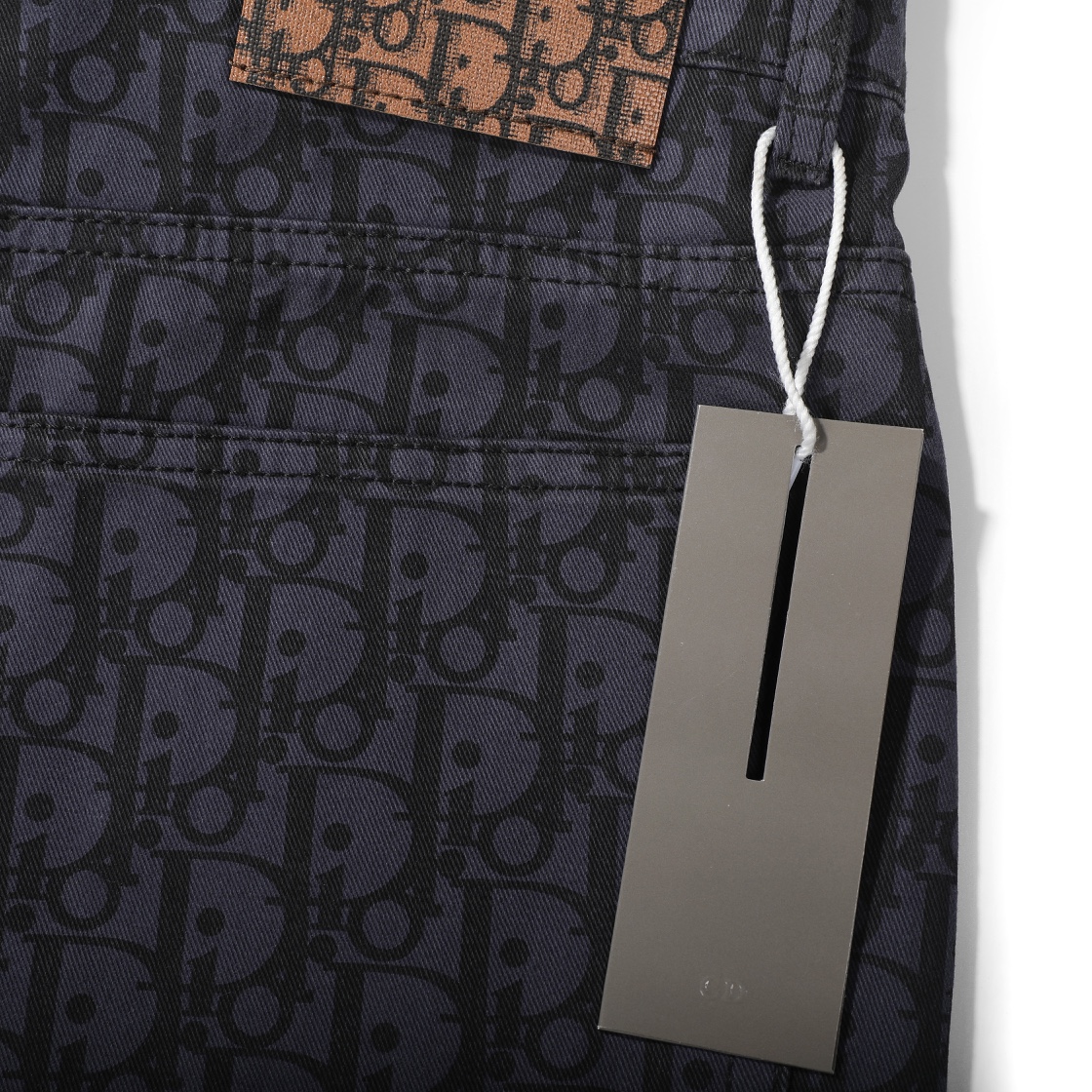 【DIOR 公式旗艦店】ディオール  ジーパン  ご好評に付き再入荷  240831