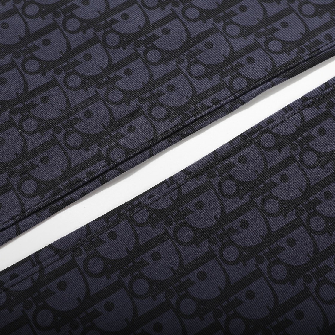 【DIOR 公式旗艦店】ディオール  ジーパン  ご好評に付き再入荷  240831