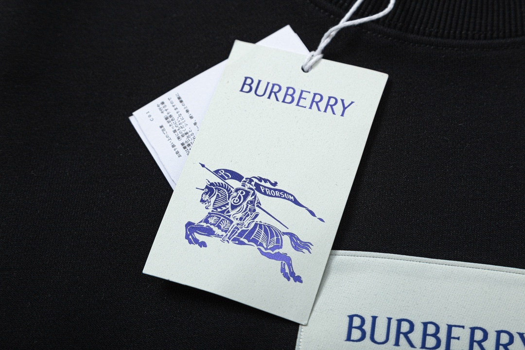 【BURBERRY  公式旗艦店】バーバリー 丸首の衛衣  パーカー ウェットご好評に付き再入荷  240809
