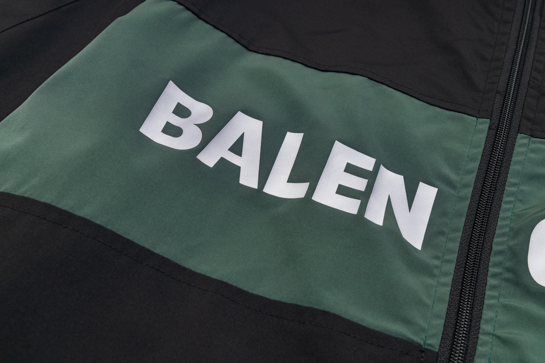 【BALENCIAGA 公式旗艦店】 バレンシアガ  ジャケット着 好評に付き再入荷 240827
