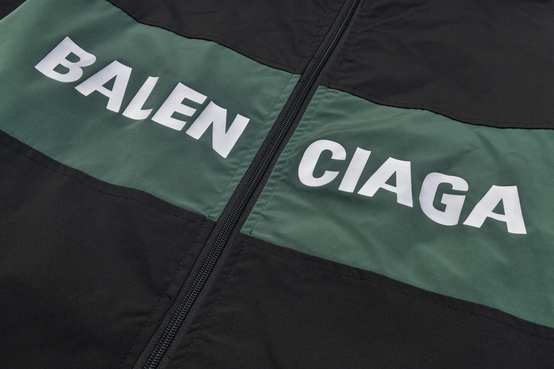 【BALENCIAGA 公式旗艦店】 バレンシアガ  ジャケット着 好評に付き再入荷 240827