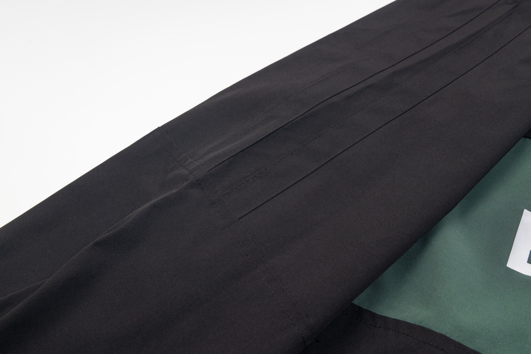 【BALENCIAGA 公式旗艦店】 バレンシアガ  ジャケット着 好評に付き再入荷 240827