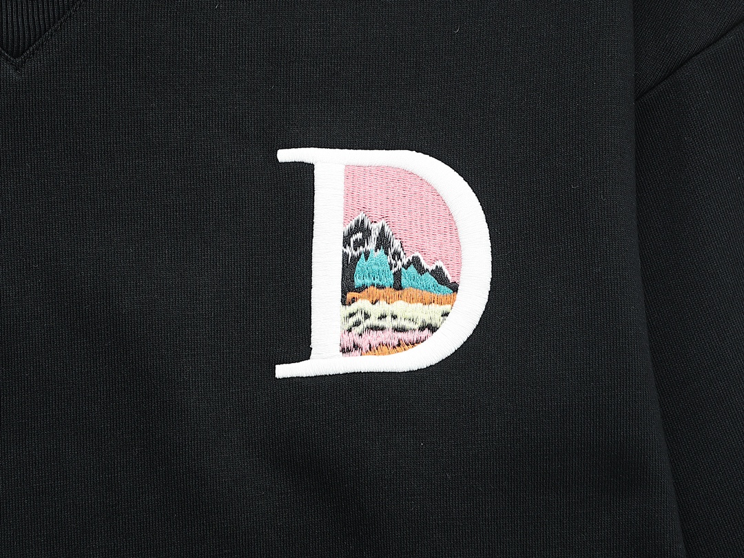 【DIOR  公式旗艦店】ディオール  丸首の衛衣 ご好評に付き再入荷 240817