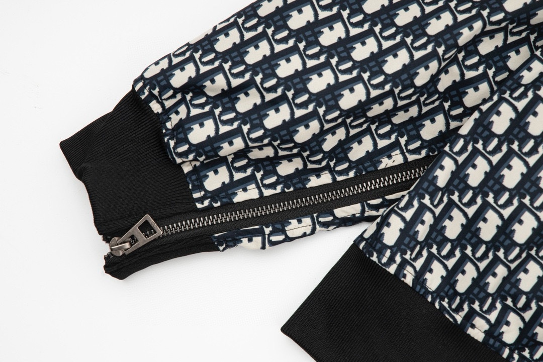 【DIOR  公式旗艦店】 ディオール  ジャケット着 好評に付き再入荷 240827