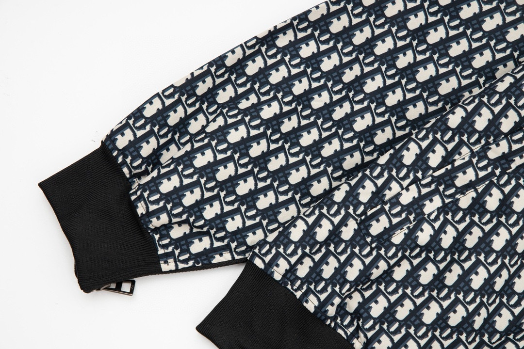 【DIOR  公式旗艦店】 ディオール  ジャケット着 好評に付き再入荷 240827