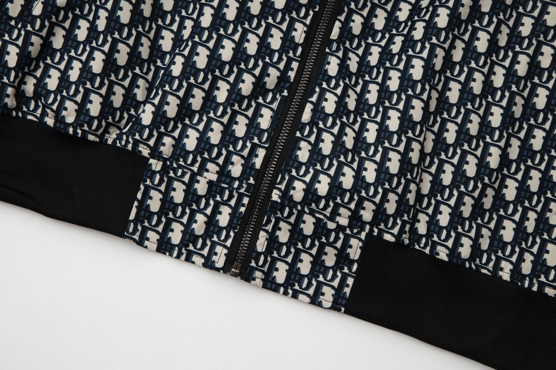 【DIOR  公式旗艦店】 ディオール  ジャケット着 好評に付き再入荷 240827