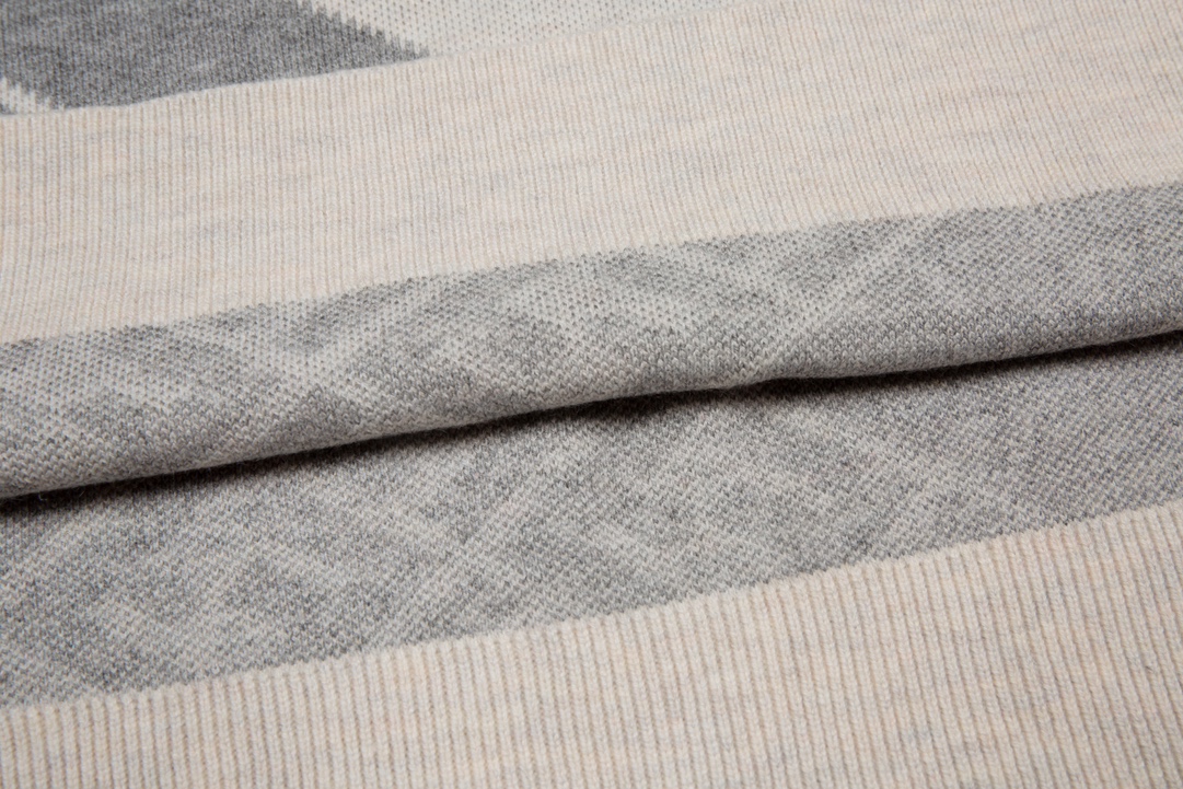 【FENDI  公式旗艦店】フェンディ セーター好評に付き再入荷！ 241031