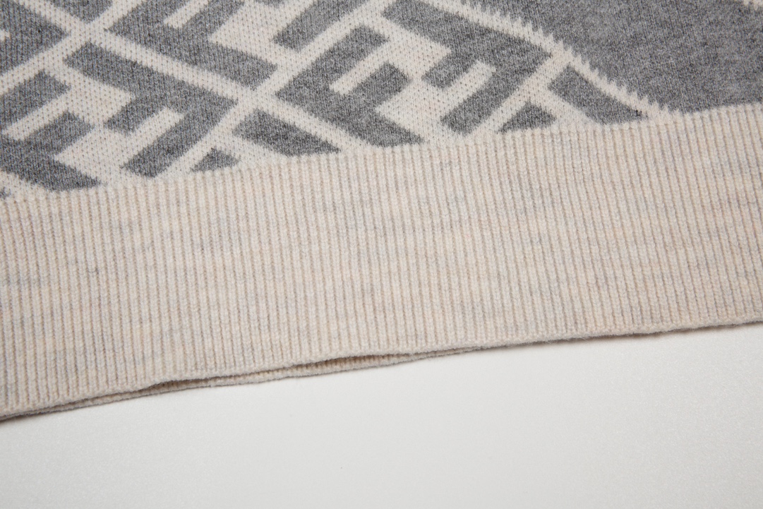 【FENDI  公式旗艦店】フェンディ セーター好評に付き再入荷！ 241031