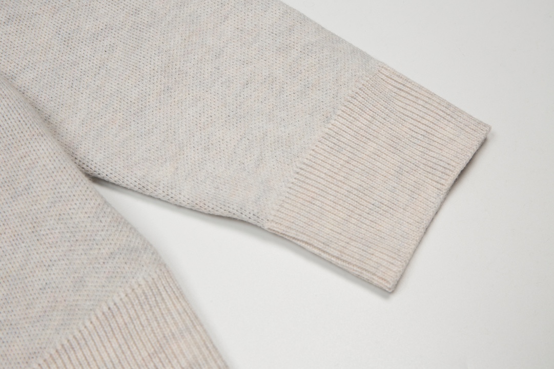 【FENDI  公式旗艦店】フェンディ セーター好評に付き再入荷！ 241031