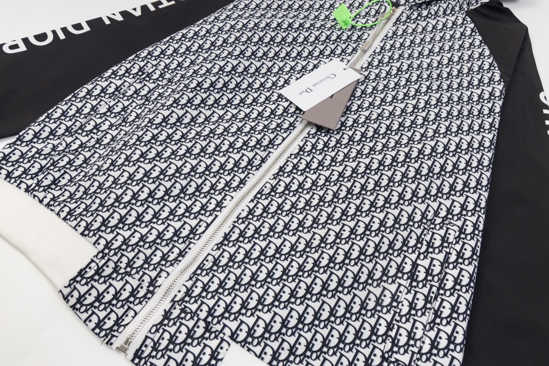 【DIOR  公式旗艦店】ディオール   ジャケット着 好評に付き再入荷！ 240920