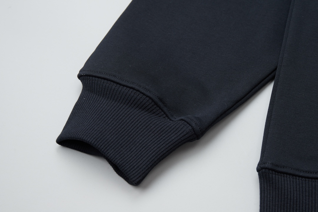 【LOUIS VUITTON  公式旗艦店】ルイヴィトン 丸首の衛衣 スウェット ご好評に付き再入荷 240811