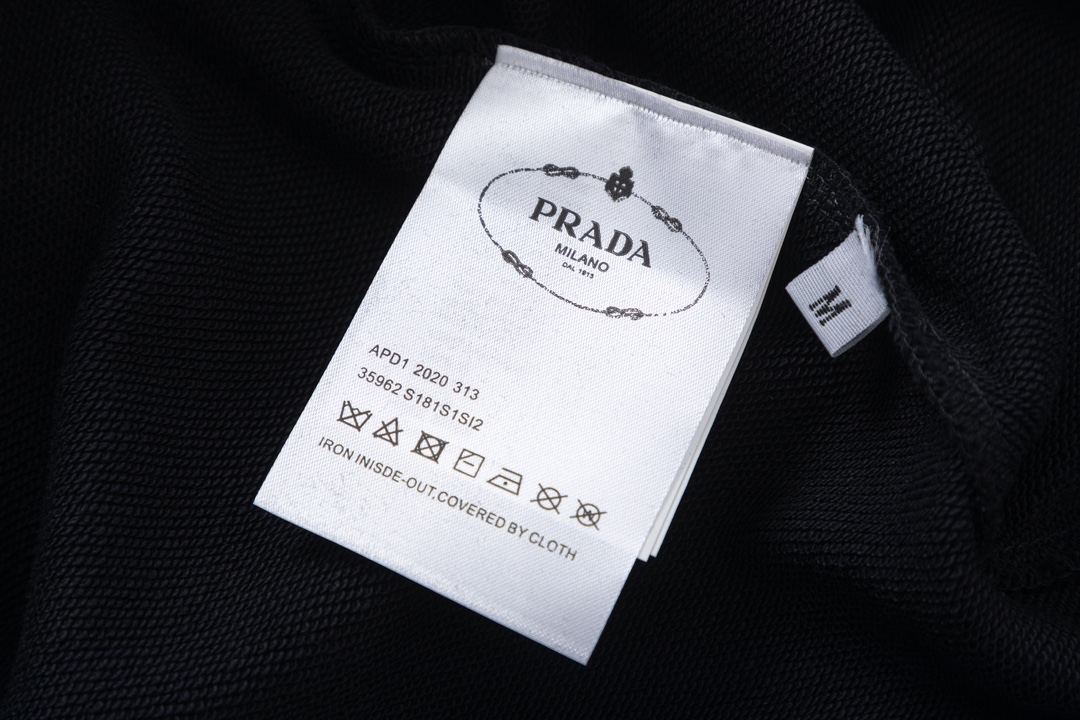 【PRADA 公式旗艦店】プラダ  丸首の衛衣 スウェットご好評に付き再入荷 240809
