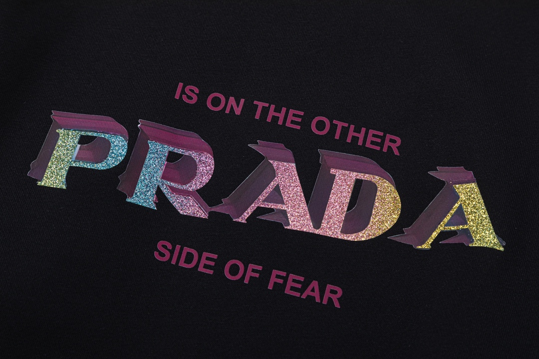 【PRADA 公式旗艦店】プラダ  丸首の衛衣 スウェットご好評に付き再入荷 240809