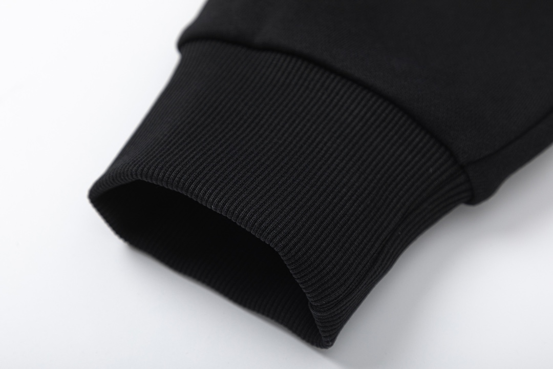 【PRADA 公式旗艦店】プラダ  丸首の衛衣 スウェットご好評に付き再入荷 240809