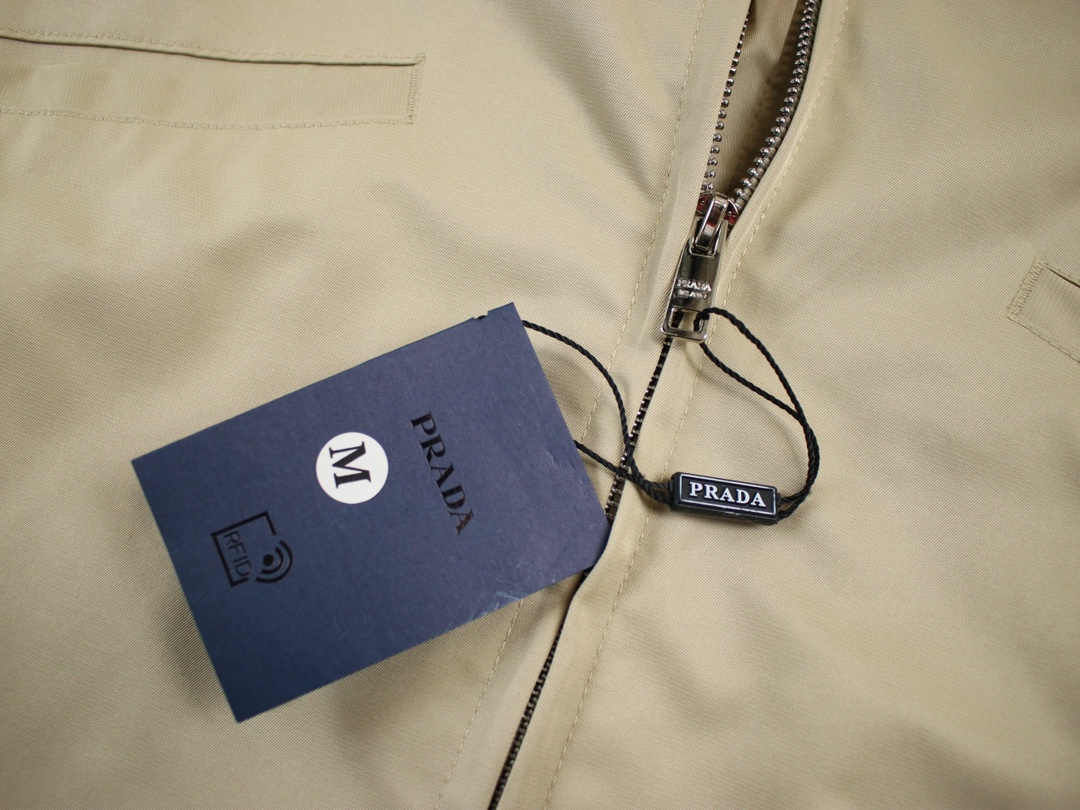 【PRADA  公式旗艦店】プラダ シャツ ご好評に付き再入荷  241119