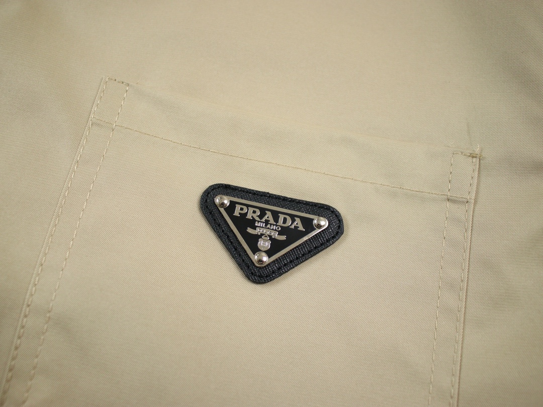 【PRADA  公式旗艦店】プラダ シャツ ご好評に付き再入荷  241119