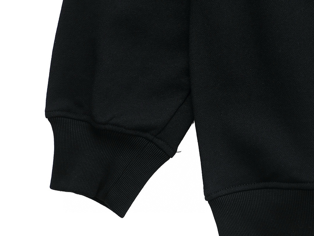 【BURBERRY 公式旗艦店】バーバリー  丸首の衛衣 スウェット ご好評に付き再入荷240829