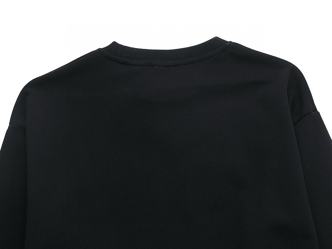 【BURBERRY 公式旗艦店】バーバリー  丸首の衛衣 スウェット ご好評に付き再入荷240829