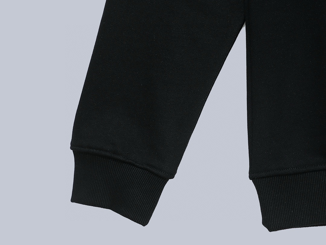 【GIVENCHY 公式旗艦店】ジバンシー 丸首の衛衣 スウェットご好評に付き再入荷 240829