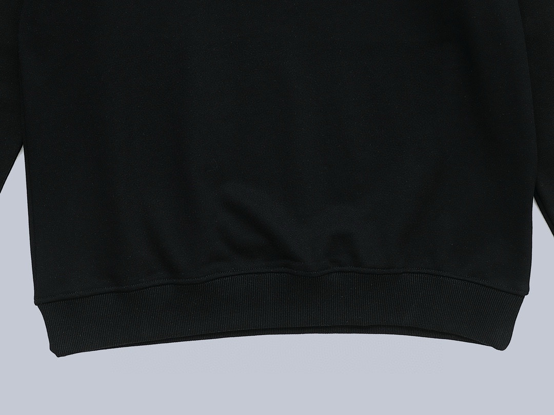 【GIVENCHY 公式旗艦店】ジバンシー 丸首の衛衣 スウェットご好評に付き再入荷 240829