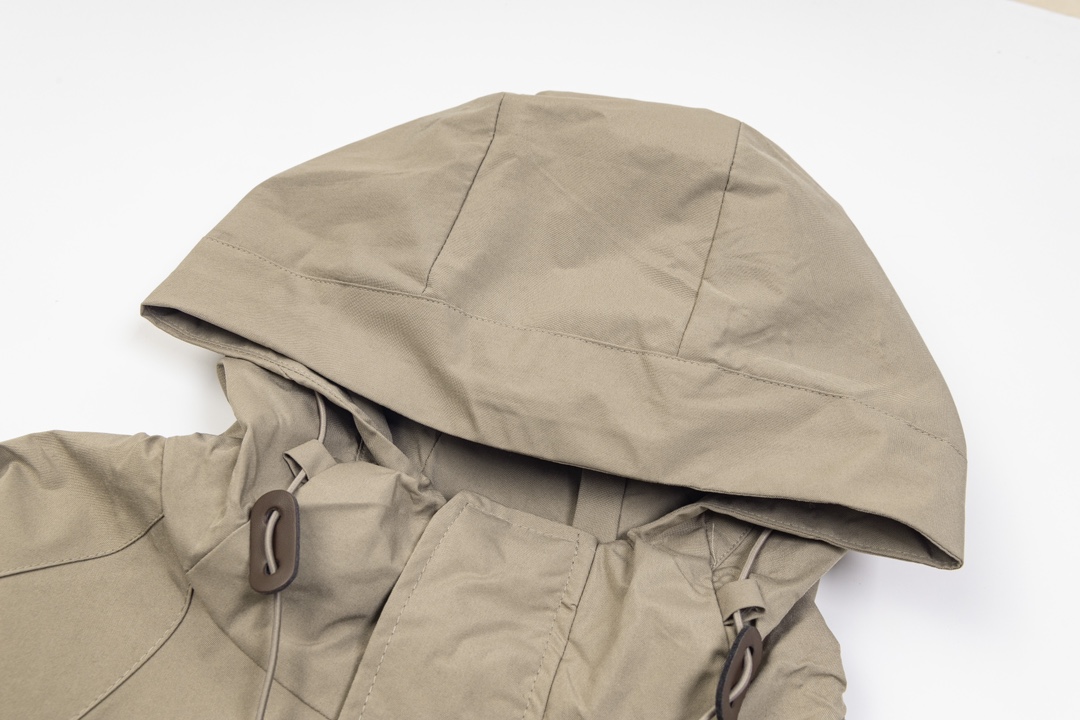 【BURBERRY 公式旗艦店】バーバリー  ジャケット着 好評に付き再入荷 240827