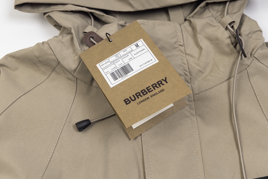 【BURBERRY 公式旗艦店】バーバリー  ジャケット着 好評に付き再入荷 240827