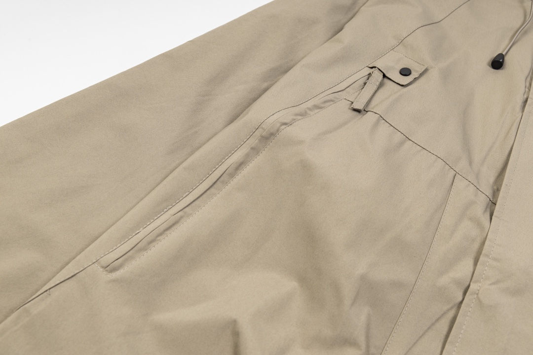 【BURBERRY 公式旗艦店】バーバリー  ジャケット着 好評に付き再入荷 240827