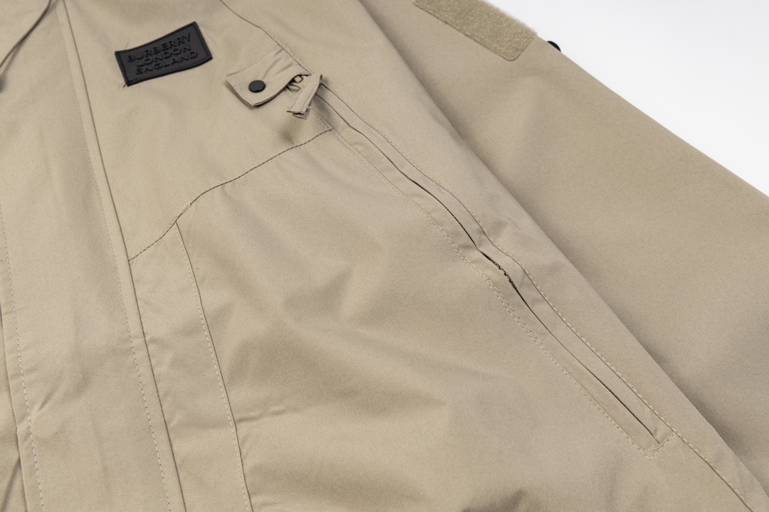 【BURBERRY 公式旗艦店】バーバリー  ジャケット着 好評に付き再入荷 240827