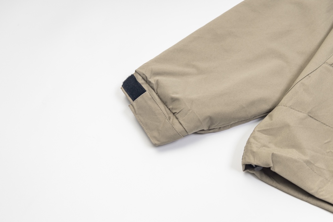 【BURBERRY 公式旗艦店】バーバリー  ジャケット着 好評に付き再入荷 240827