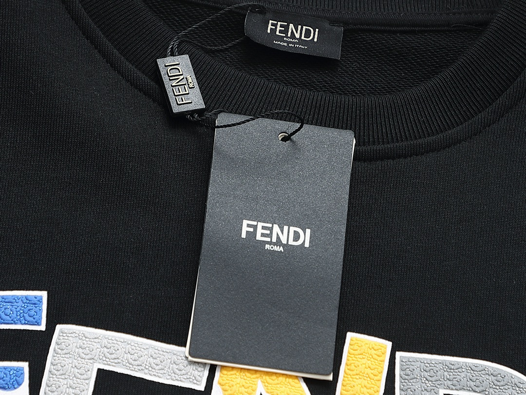 【FENDI  公式旗艦店】フェンディ  丸首の衛衣 スウェット ご好評に付き再入荷240829