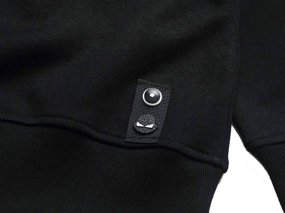 【FENDI  公式旗艦店】フェンディ  丸首の衛衣 スウェット ご好評に付き再入荷240829