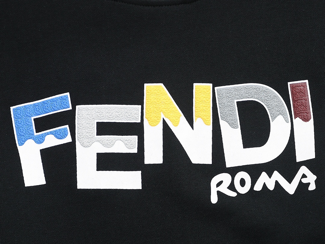 【FENDI  公式旗艦店】フェンディ  丸首の衛衣 スウェット ご好評に付き再入荷240829