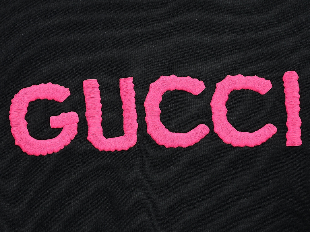 【GUCCI  公式旗艦店】グッチ 丸首の衛衣 スウェットご好評に付き再入荷 240828