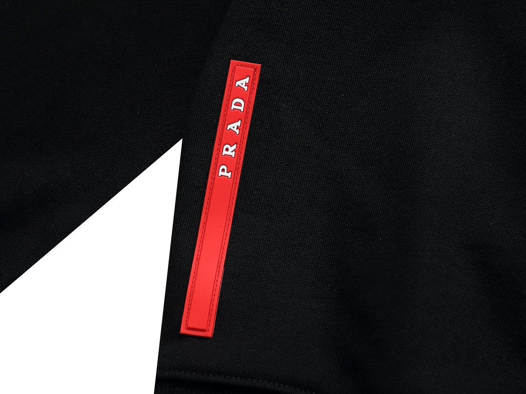 【PRADA 公式旗艦店】プラダ  丸首の衛衣 スウェットご好評に付き再入荷 240828