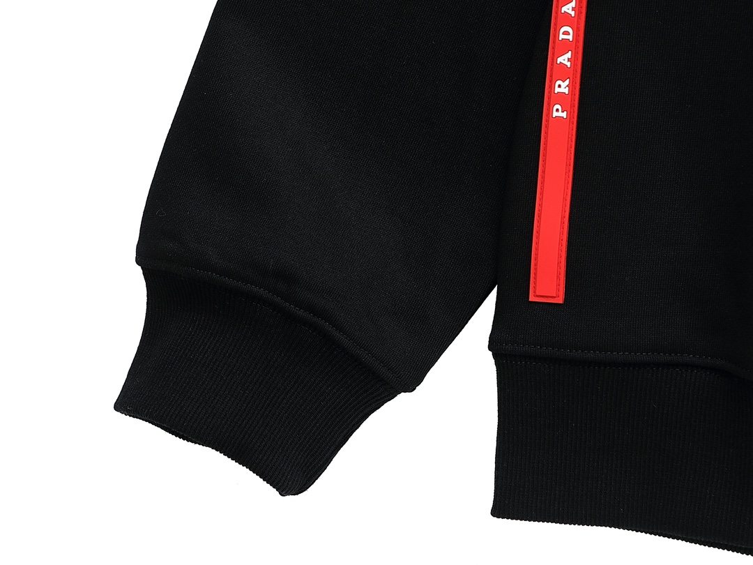 【PRADA 公式旗艦店】プラダ  丸首の衛衣 スウェットご好評に付き再入荷 240828