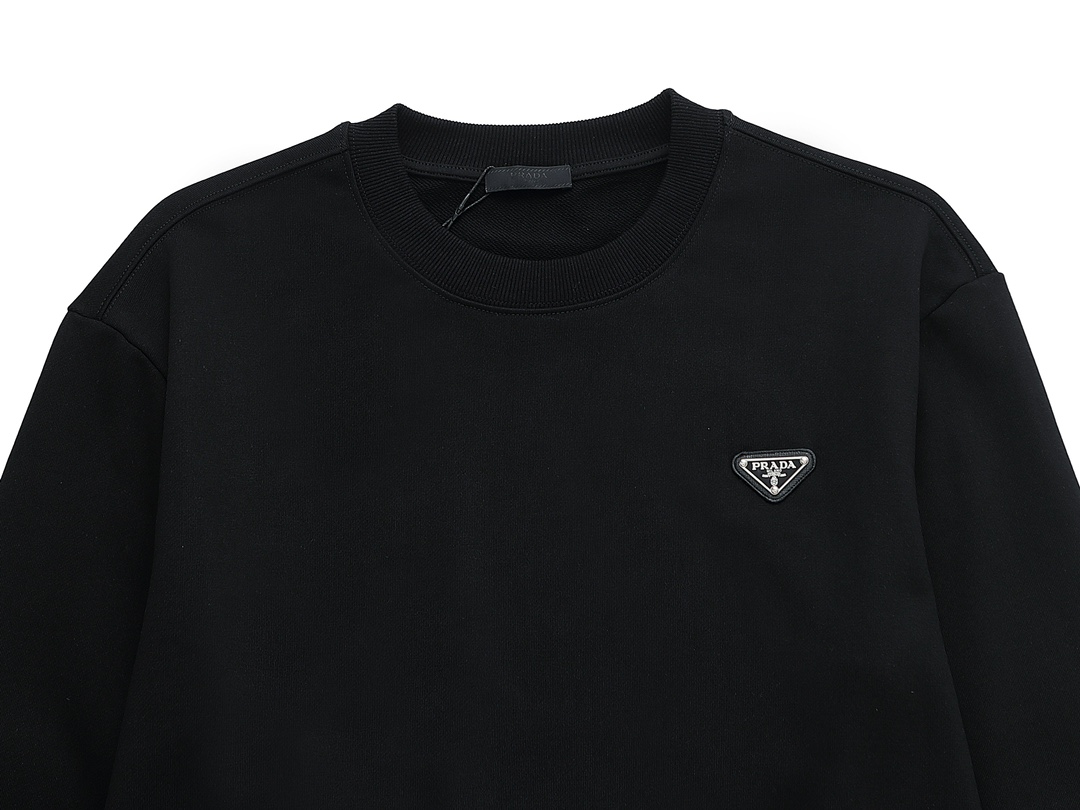 【PRADA 公式旗艦店】プラダ  丸首の衛衣 スウェットご好評に付き再入荷 240828