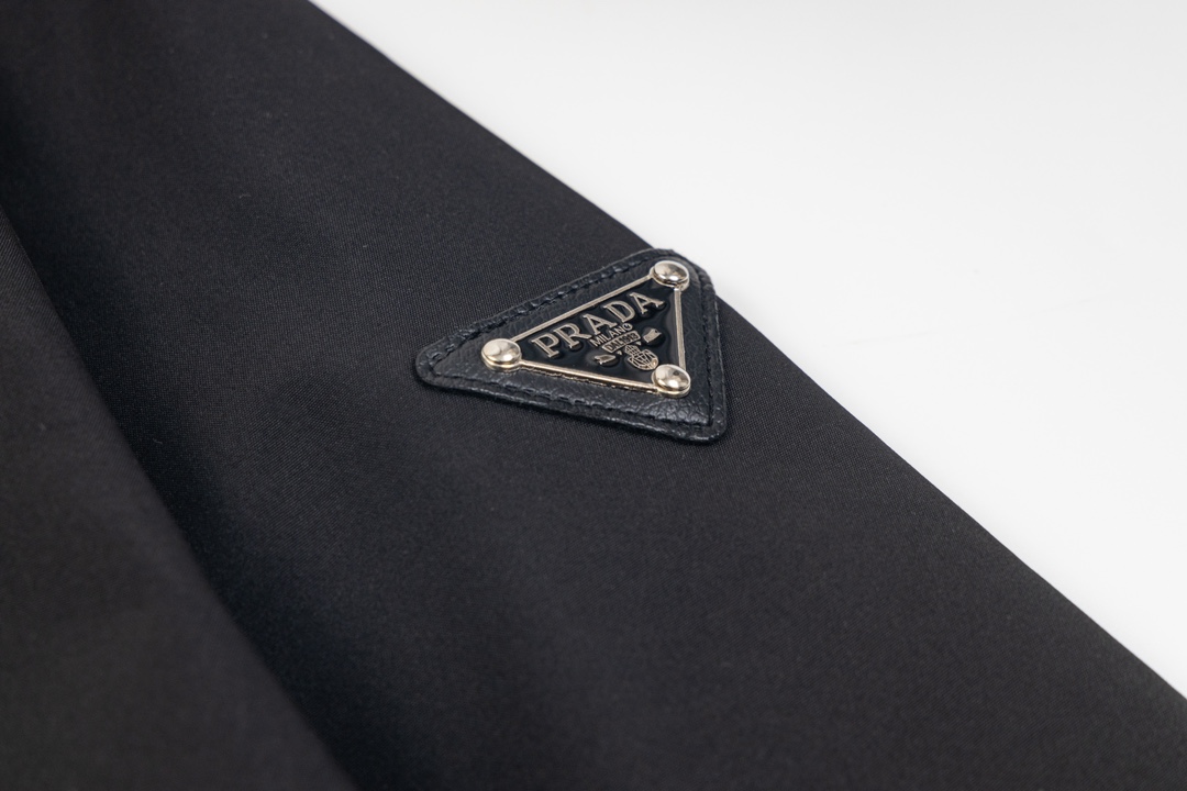 【PRADA  公式旗艦店】プラダ  ジャケット着 好評に付き再入荷 240827