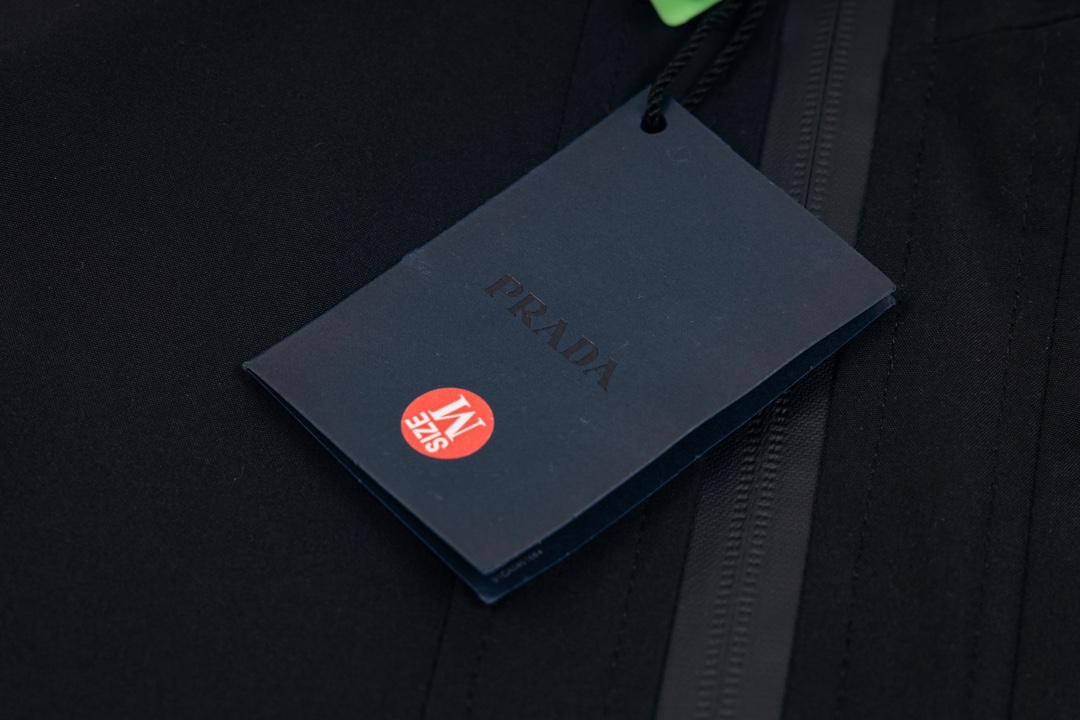 【PRADA  公式旗艦店】プラダ  ジャケット着 好評に付き再入荷 240827