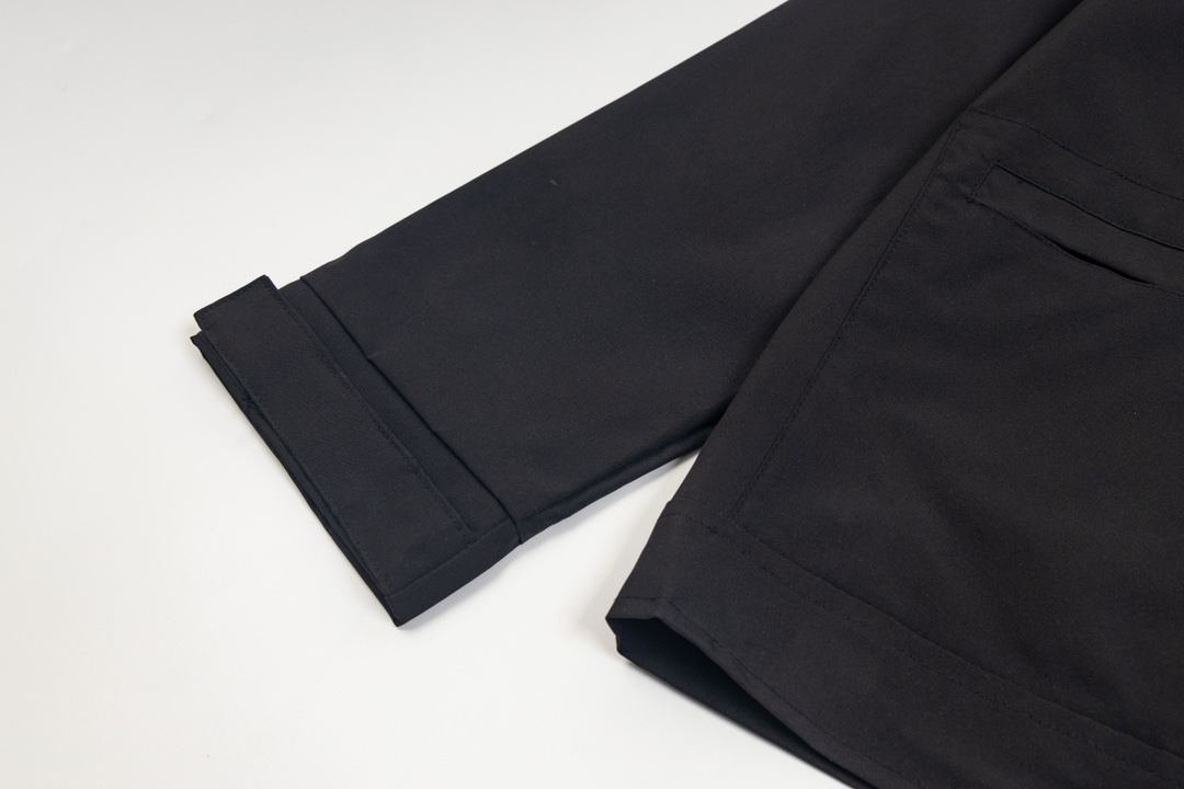 【PRADA  公式旗艦店】プラダ  ジャケット着 好評に付き再入荷 240827